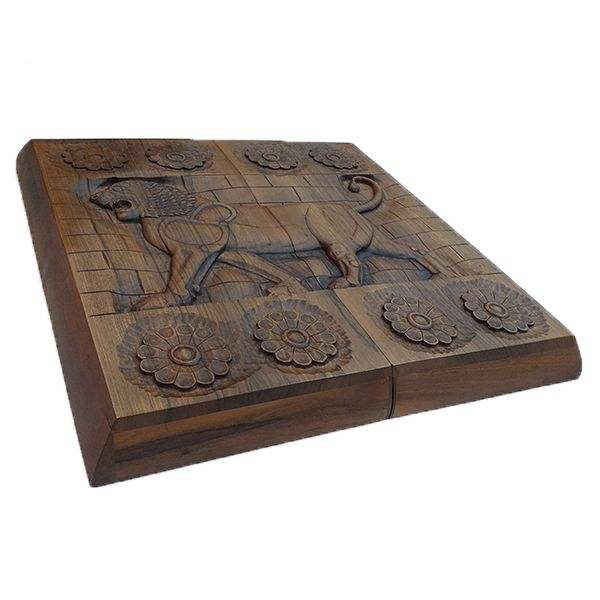 Plateau de Backgammon Sculpté en Bois, Fabriqué à la Main avec l’Héritage Persan Lion