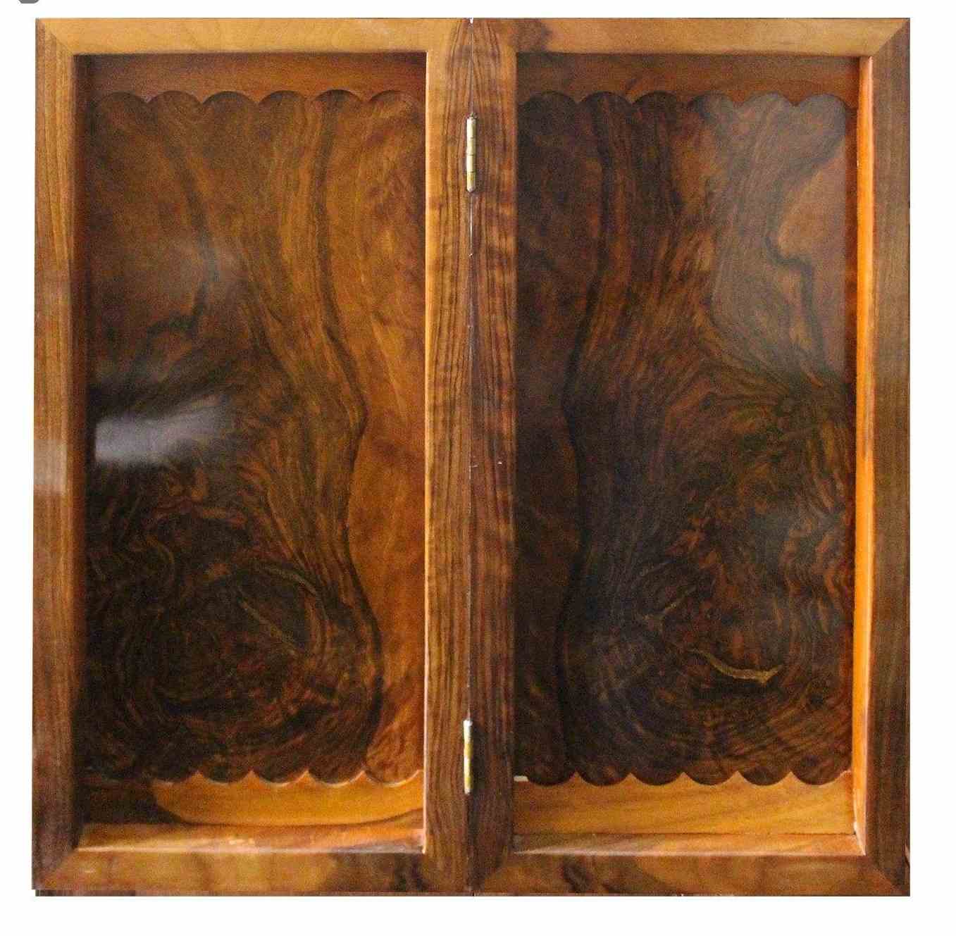 Plateau de Backgammon Sculpté en Bois, Fabriqué à la Main avec l’Héritage Persan Derviche