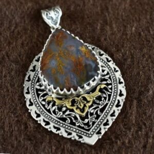 Pendentif en argent gravé persan avec pierre précieuse Opale