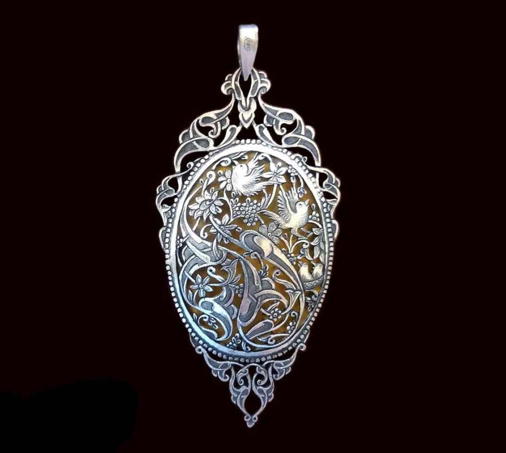 Pendentif en argent gravé persan Amour traditionnel