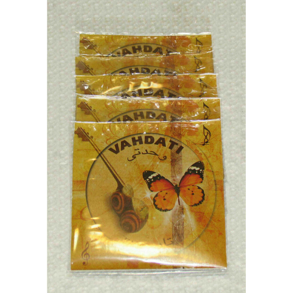 Cinq (5) paquets de cordes pour tar persan