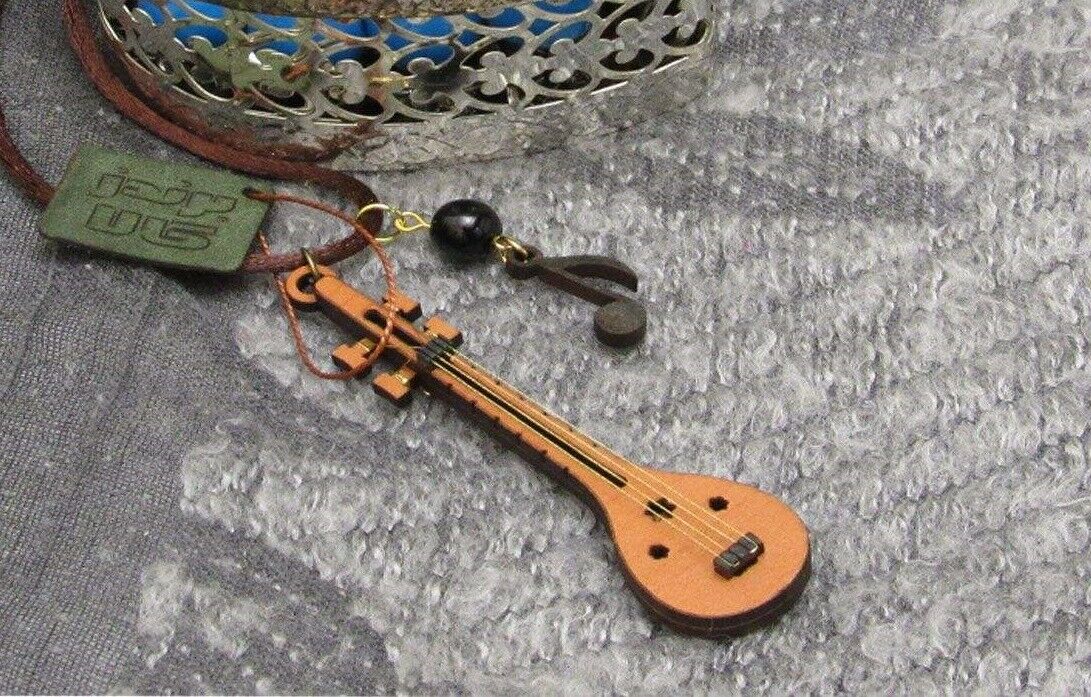 Collier en bois avec design artistique Setar persan