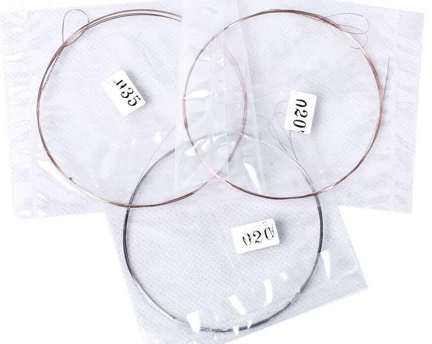 Cinq (5) paquets de cordes pour tar persan