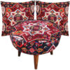 Tabouret et coussins en velours traditionnel inspirés de l’art persan