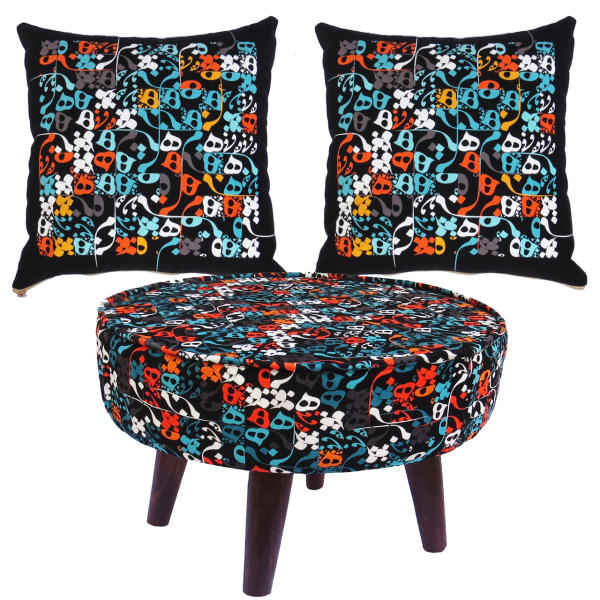 Tabouret et coussins en velours éclectique inspirés de l’art persan