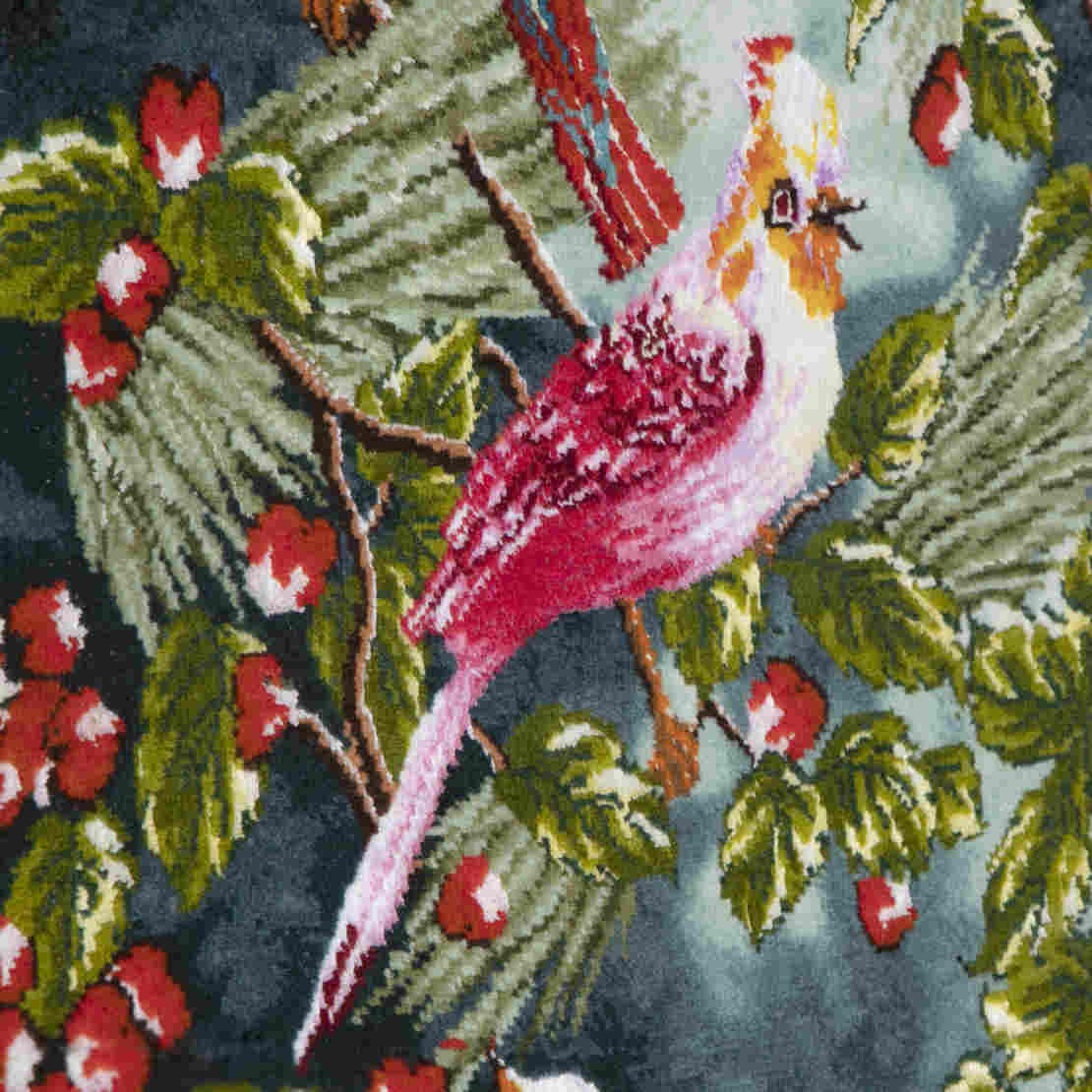 Tapis persan figuratif noué à la main de Tabriz représentant des oiseaux rouges