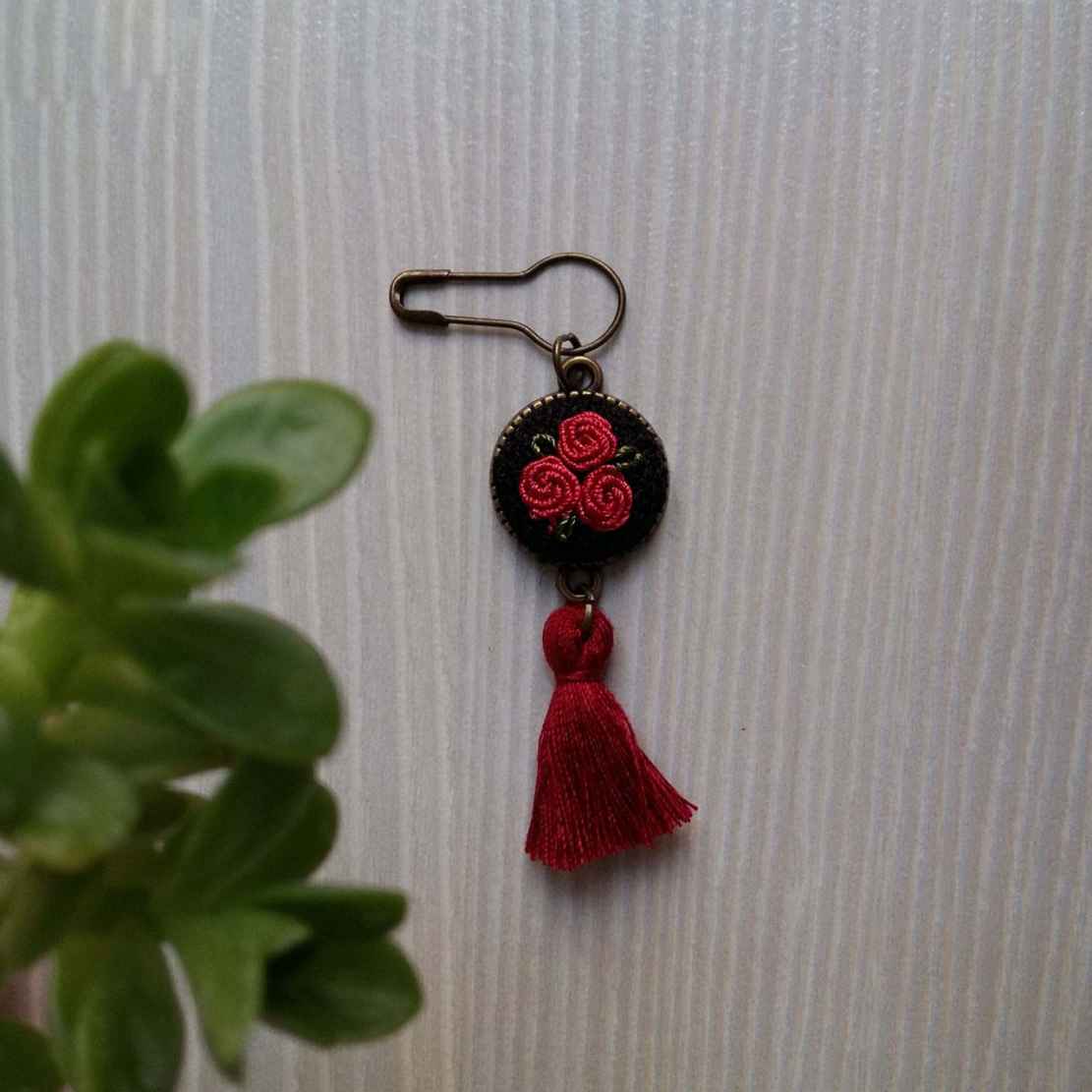 Broche brodée – Modèle Fleur Rouge