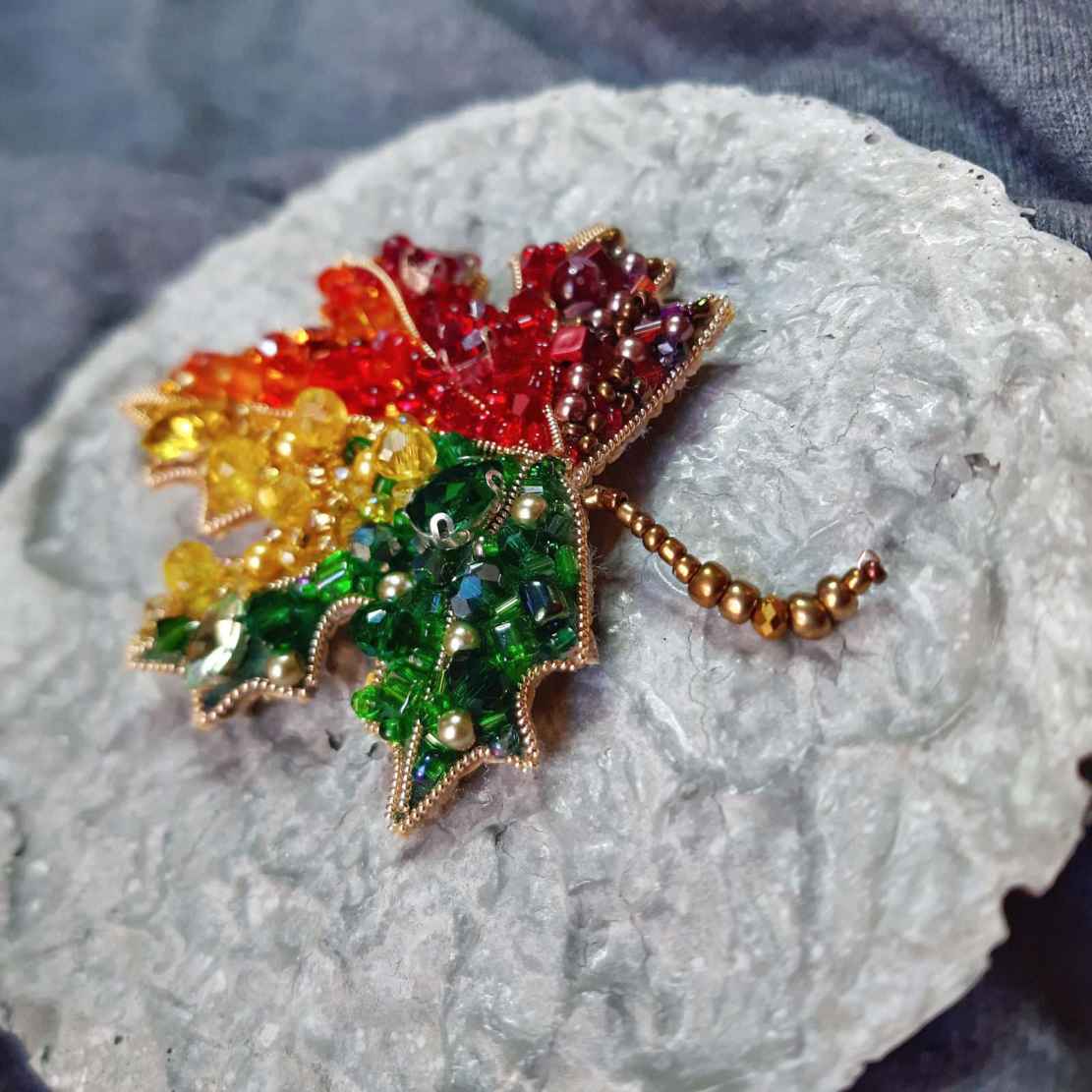 Épinglette féminine perles – Modèle Paizz