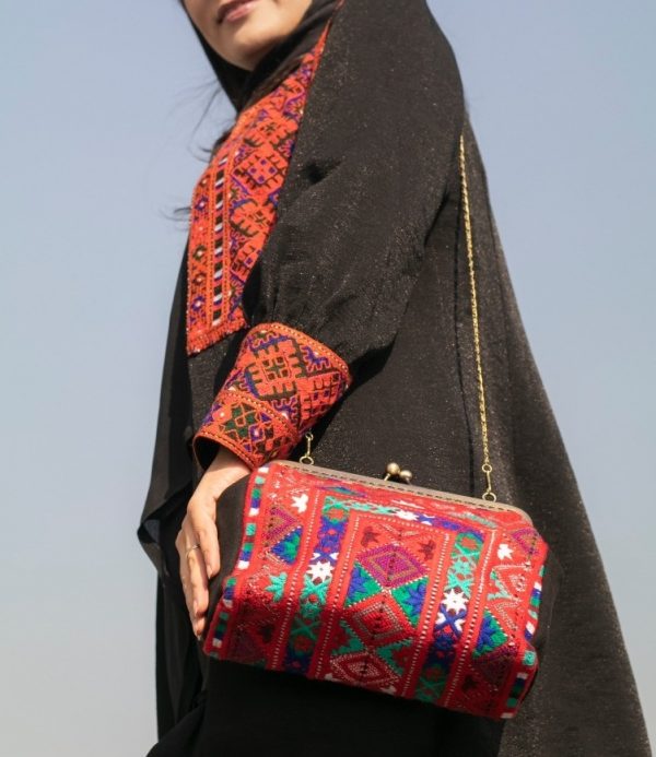 Panneau de robe brodé Balochi fait à la main – Design classique