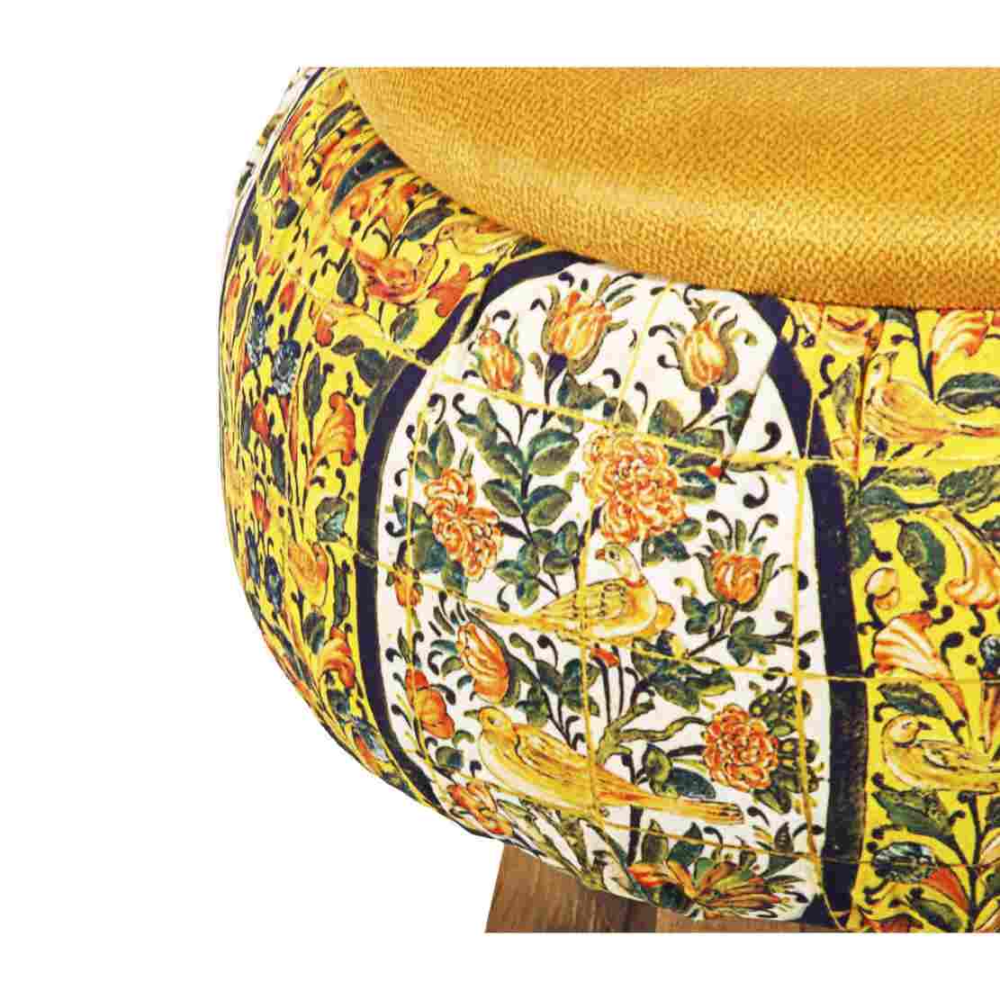 Pouf rond en velours avec pieds en bois inspiré de l’art persan jaune