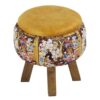 Pouf rond en velours avec pieds en bois inspiré de l'art persan jaune pictural