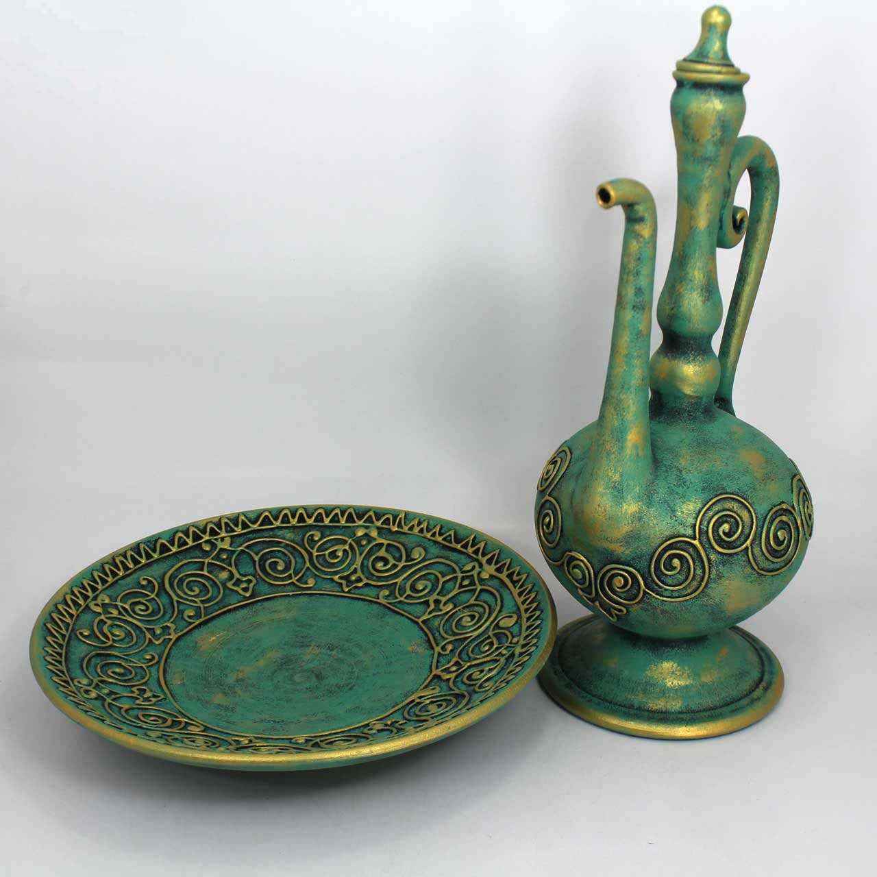 Accent de poterie décorative – Flacon à eau de rose et assiette