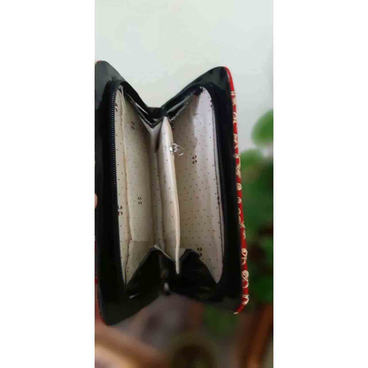 Portefeuille brodé persan pour femmes avec design Nastaran