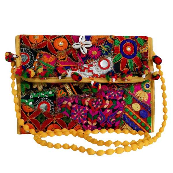 Pochette en velours brodée avec cercles floraux