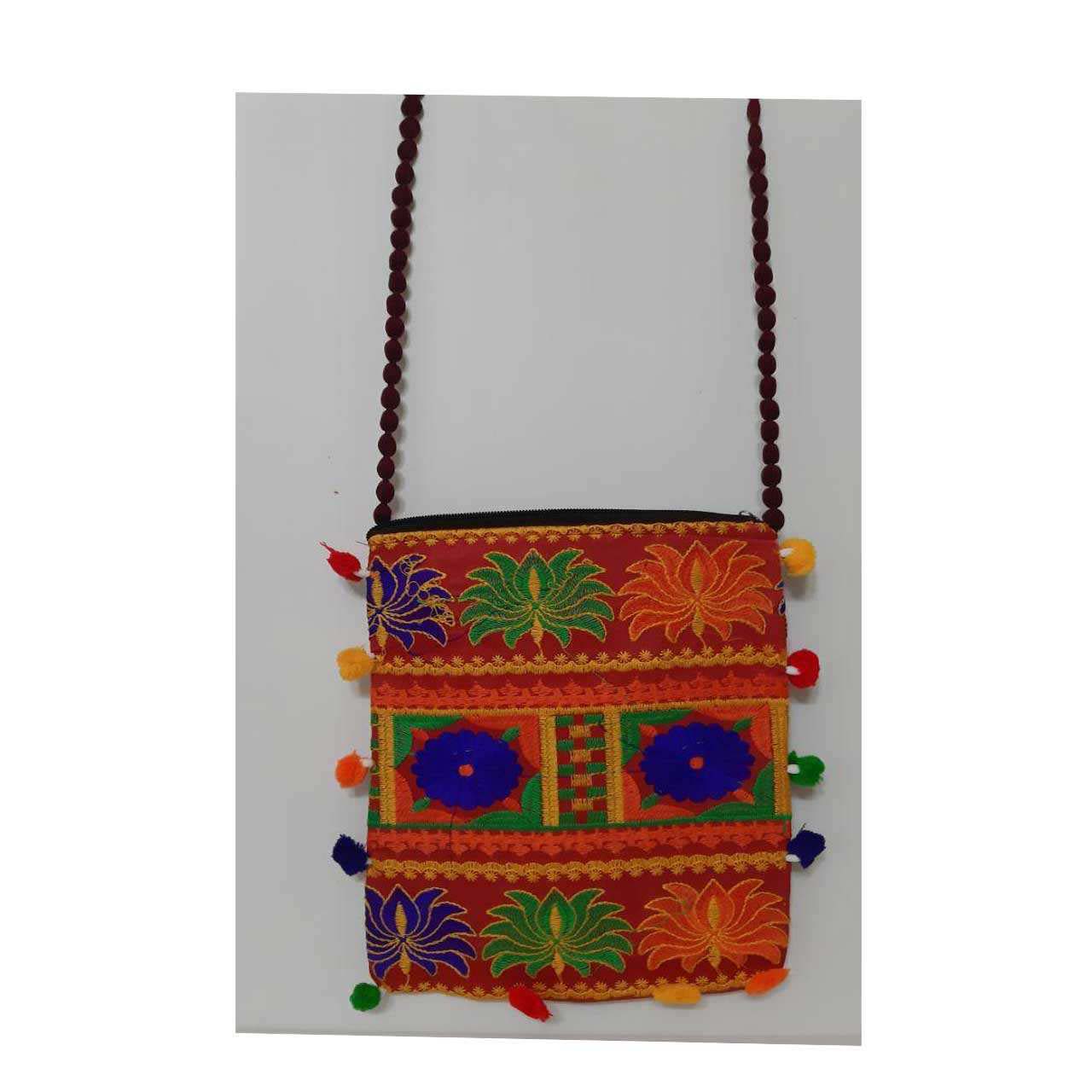 Sac à bandoulière ethnique brodé avec motif Baluchi A24