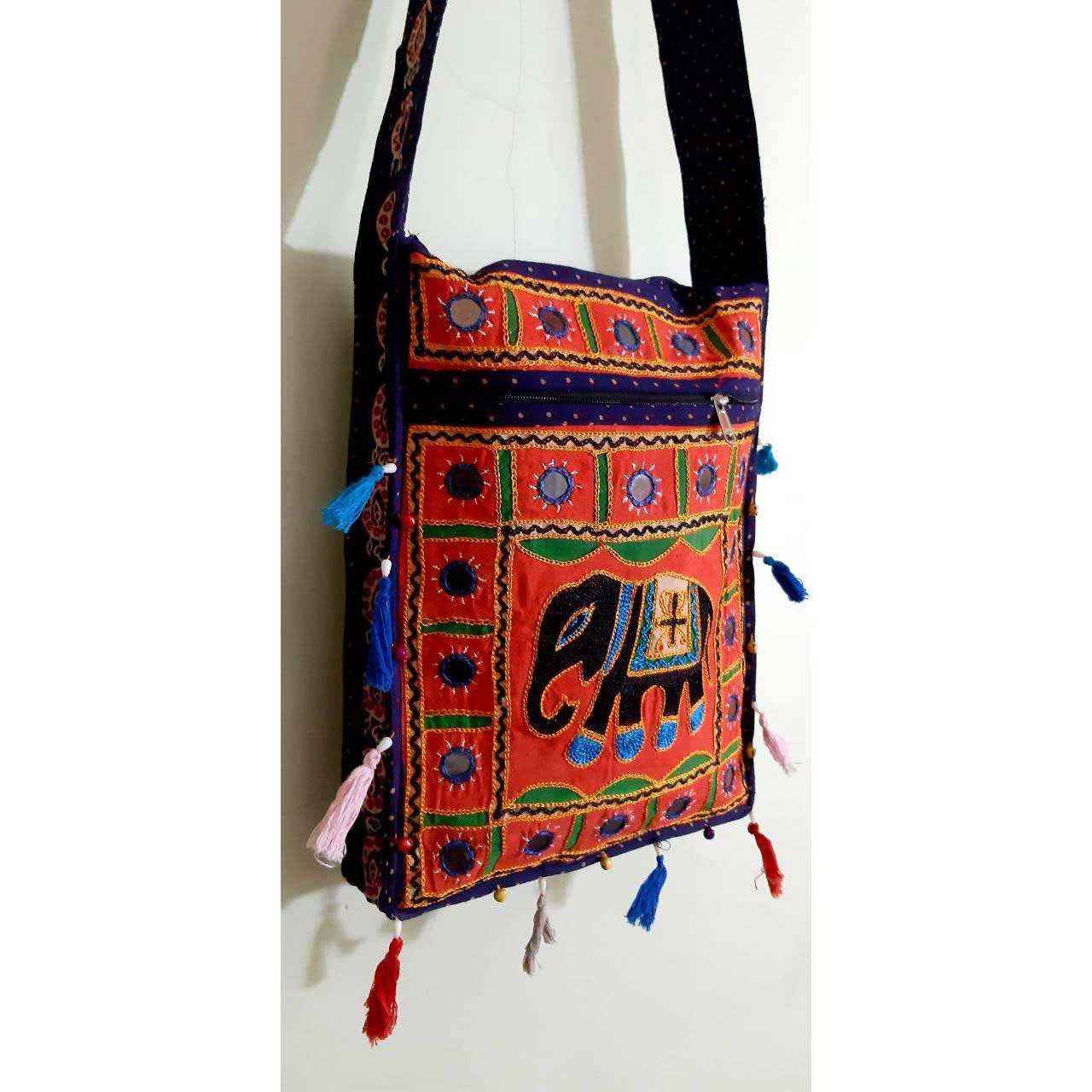 Sac à bandoulière ethnique brodé avec design Baluchi A48