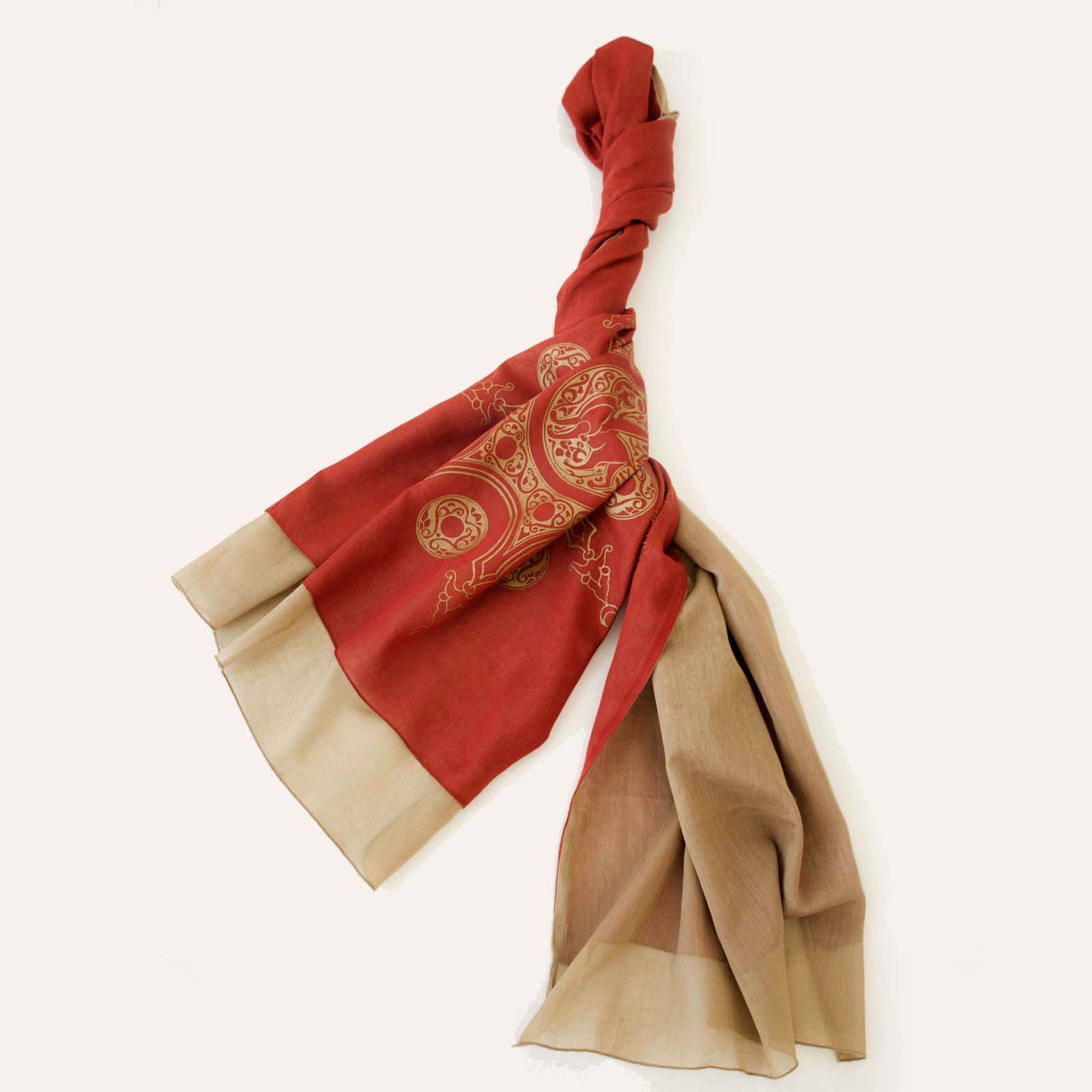 Châle Persan Traditionnel Rouge pour Femme – Modèle Soleil