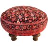 Pouf persan rouge traditionnel avec pieds en bois et tissu en velours rond