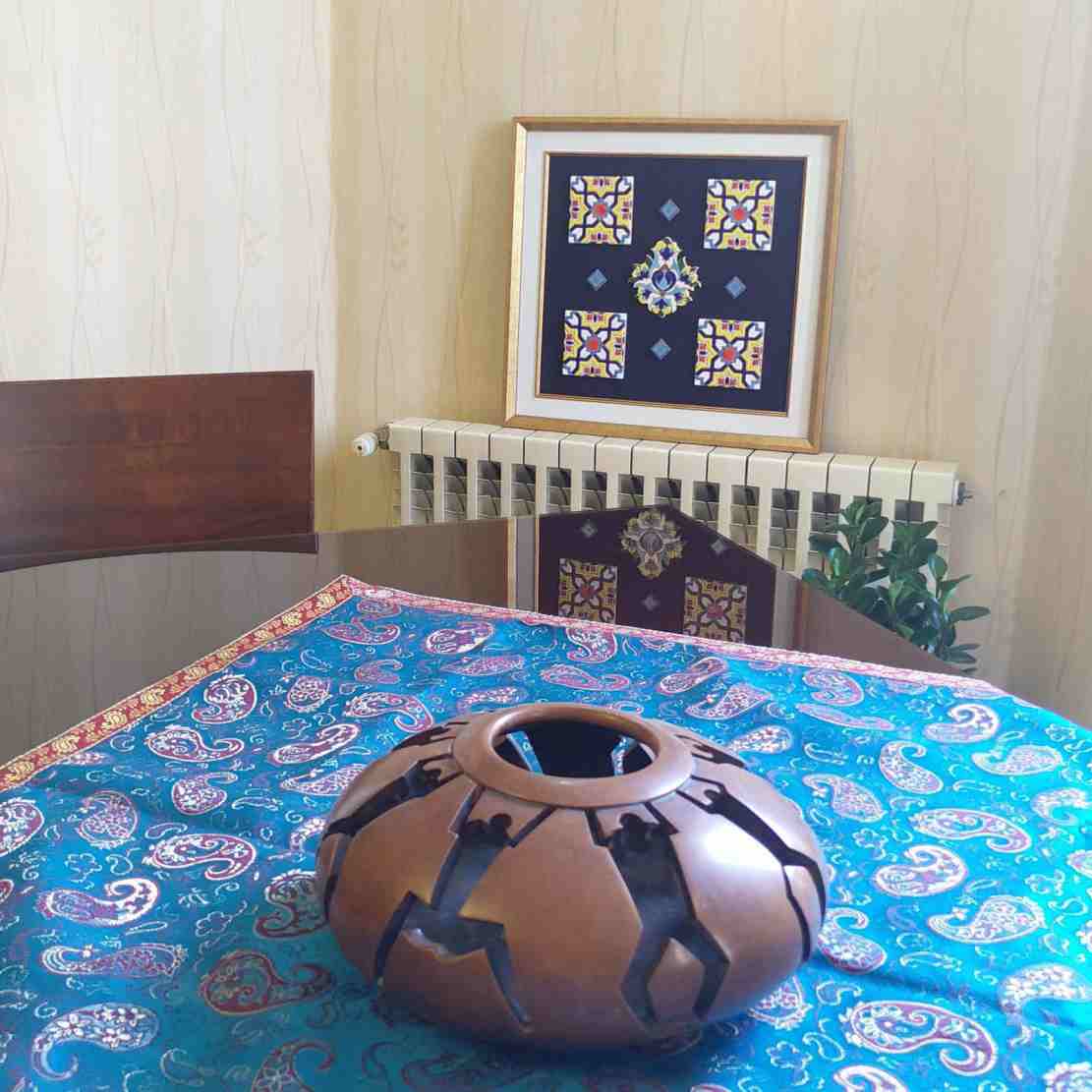 Carreau persan décoratif encadré – Shah Abbasi