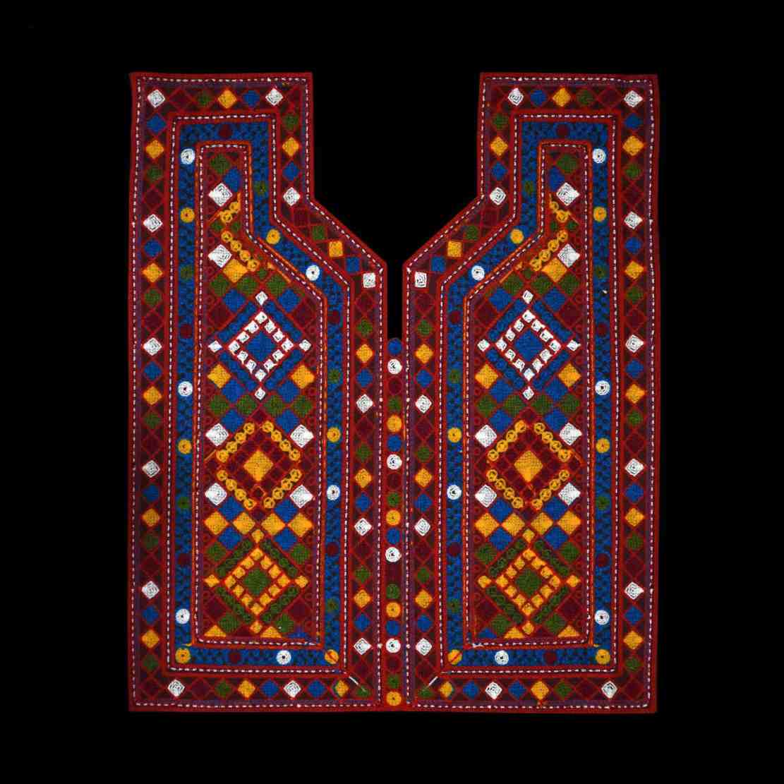 Panneau de robe brodé Balochi fait à la main – Modèle Flower