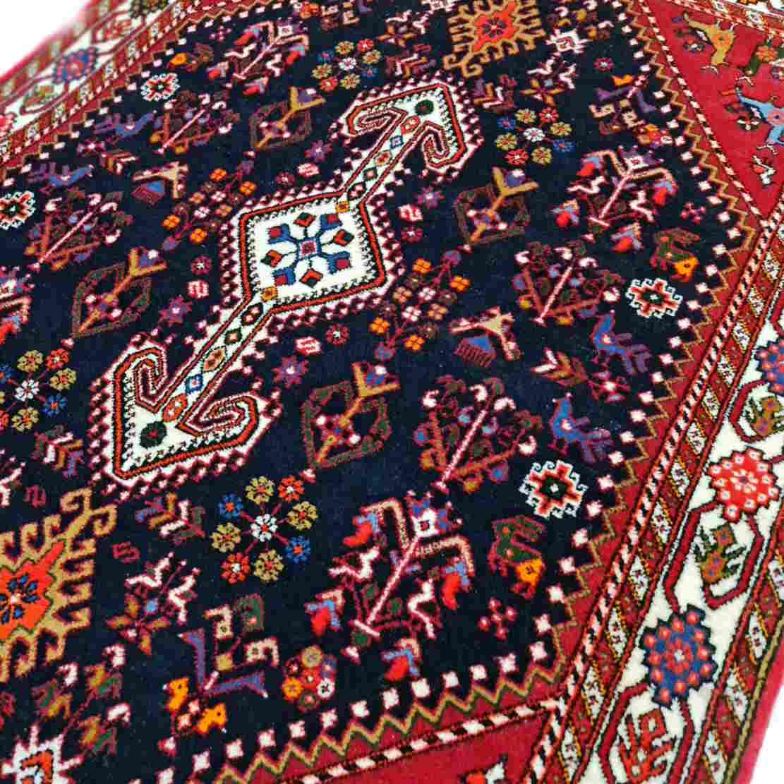 Tapis Persan en Laine Noué à la Main à Isfahan avec Design Tribal Toranj