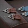 Boucles d'oreilles à pompons en macramé, modèle Triangle
