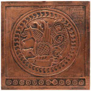 Réplique d’inscription – Dragon inspiré de l’Antiquité perse