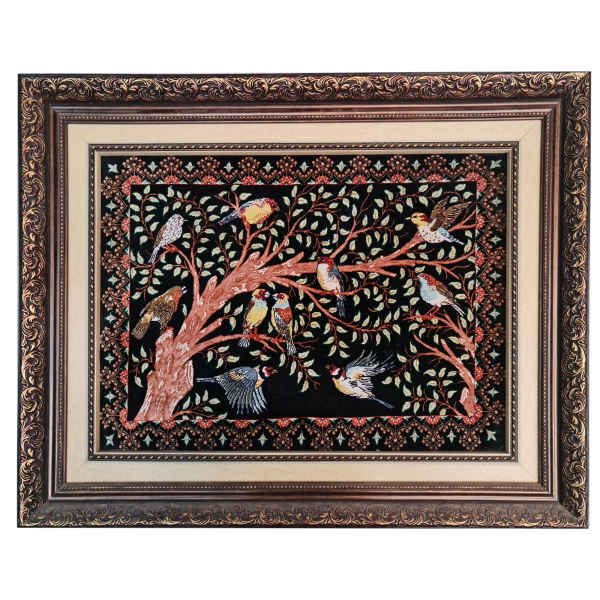Tapis persan figuratif noué à la main de Qom représentant des fleurs