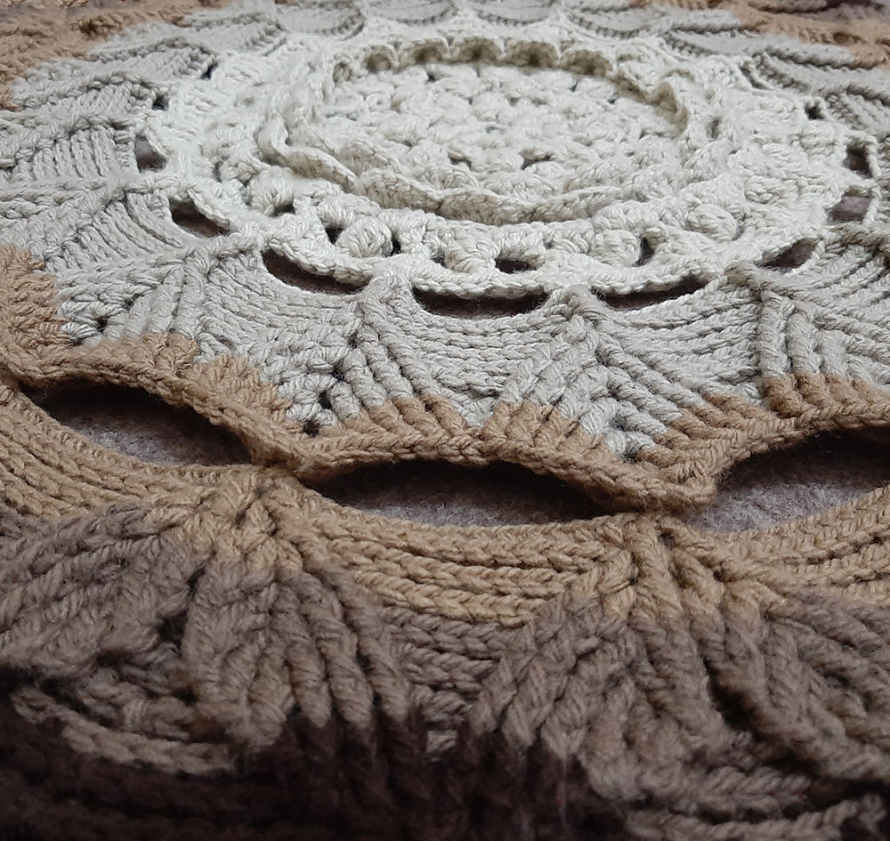 Tapis de sol macramé bohème tissé à la main – Motif Arkano