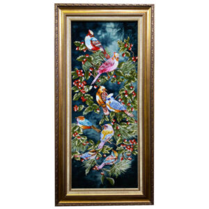 Tapis persan figuratif noué à la main de Tabriz représentant un rossignol