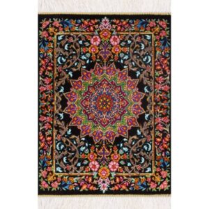 Tapis Persan en Soie Fait Main avec Fond Noir – Qom