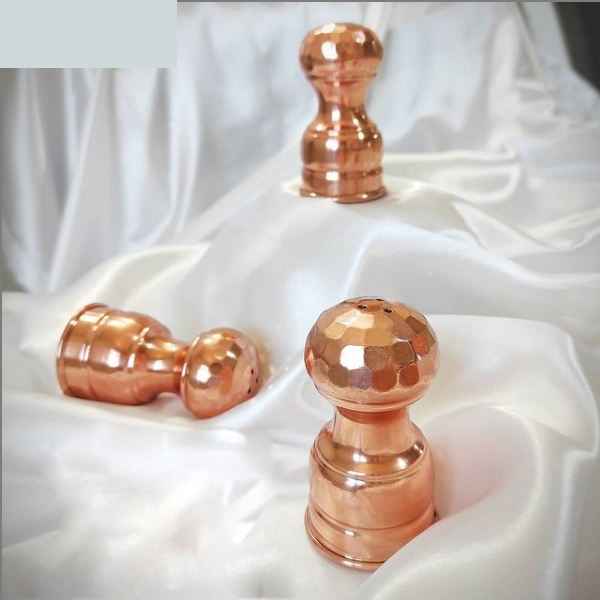 Ensemble de 3 salières et poivrières en cuivre persan Hammer