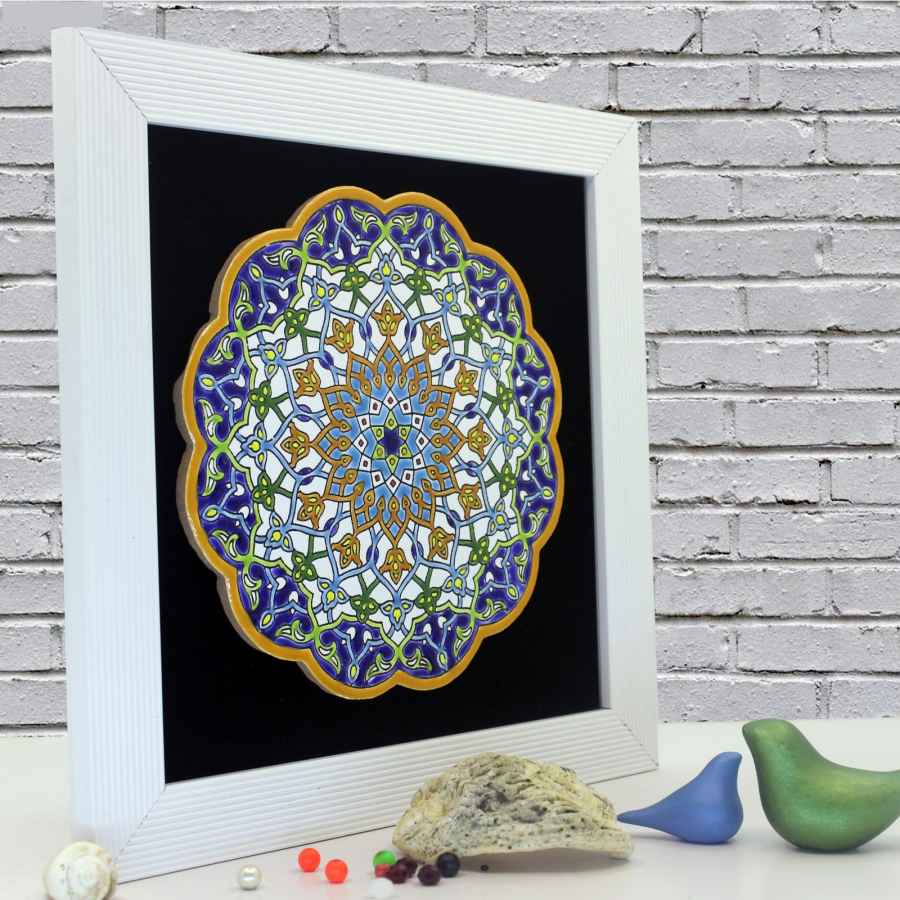 Carreau en céramique persane décoratif encadré  – Serin