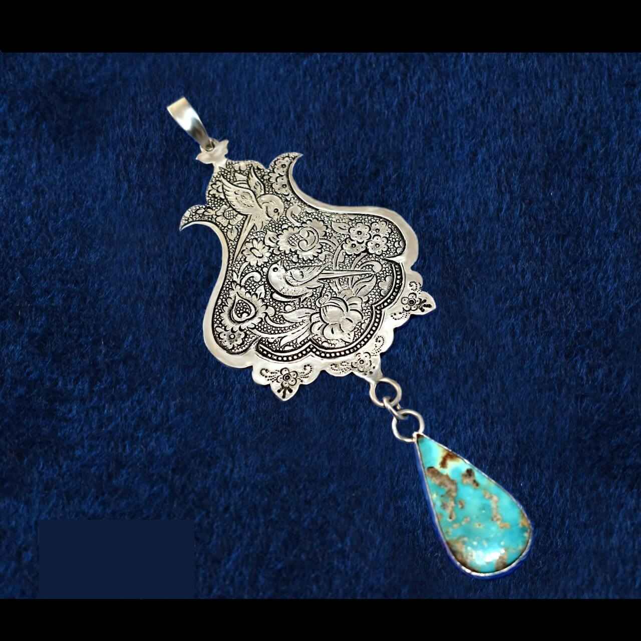 Pendentif en argent gravé persan avec pierre précieuse Turquoise