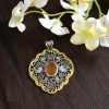 Pendentif persan en argent gravé avec pierre précieuse agate