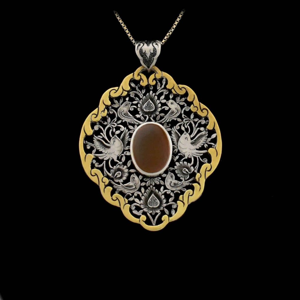 Pendentif persan en argent gravé avec pierre précieuse agate