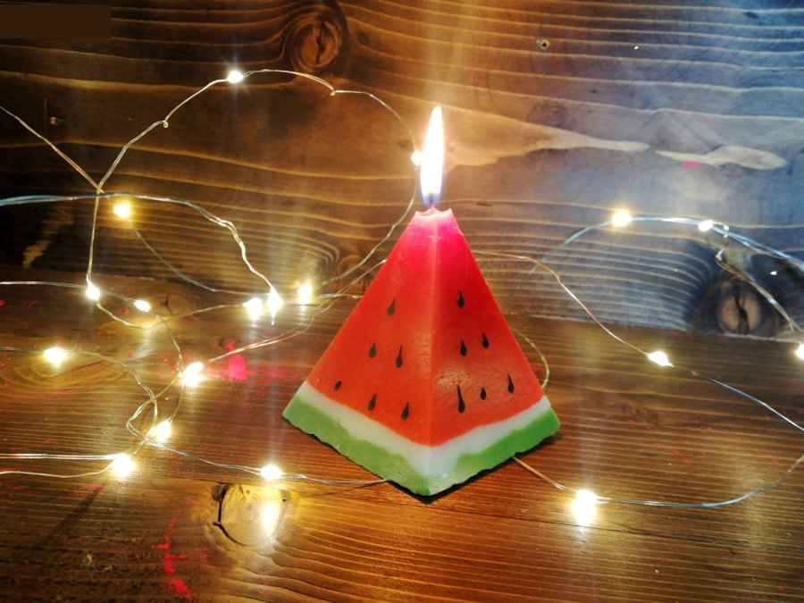 Bougie Pastèque – Style Rouge, Idéale pour la Décoration de Yalda