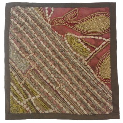 Housse de Coussin Brodée – Design Suzani Mahan