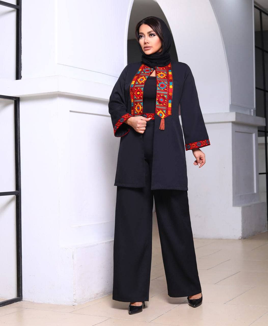 Modèle traditionnel de manteau et pantalon persan