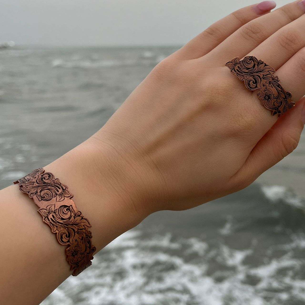 Bracelet artistique en cuivre – Style Affirmation Floral