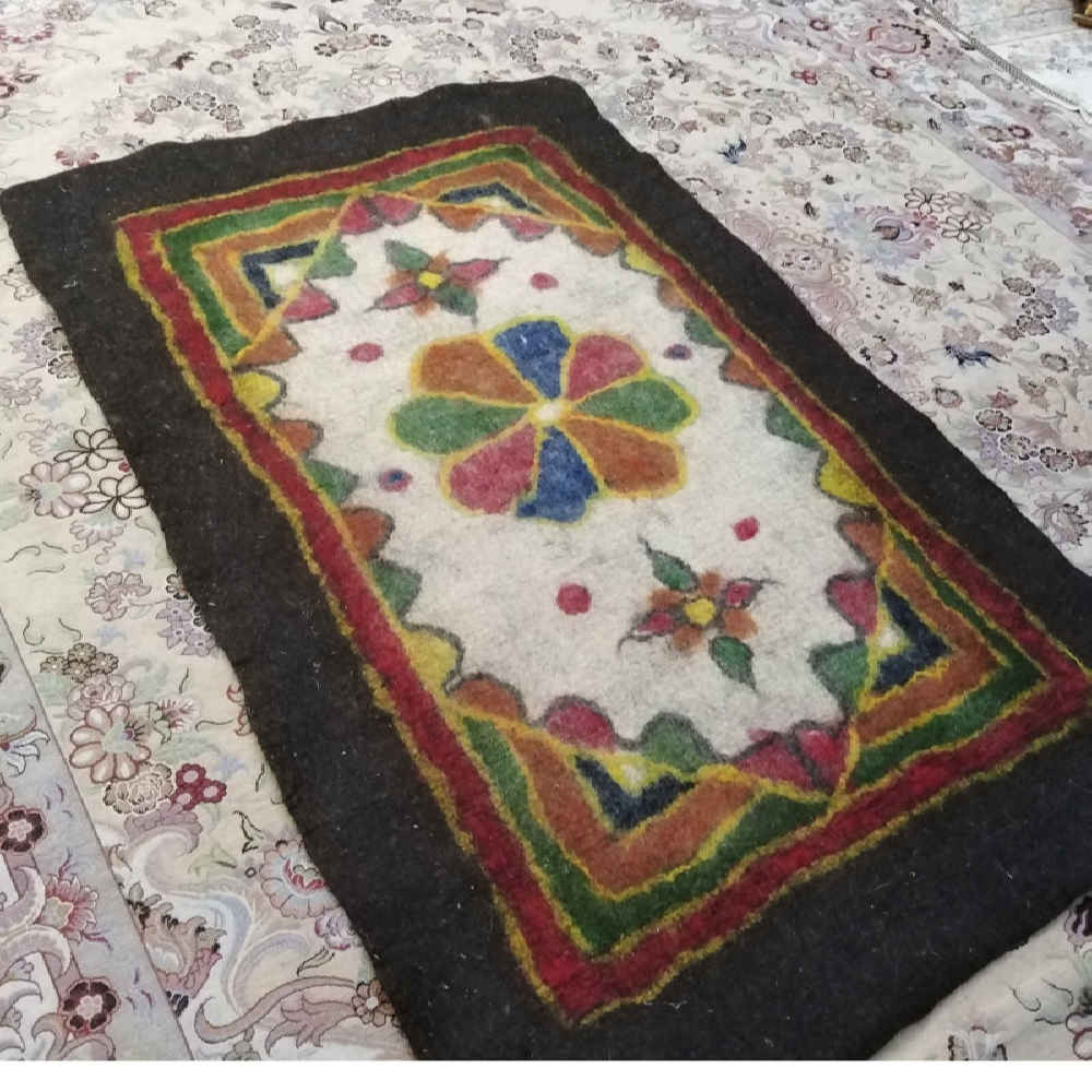 Tapis en feutre de laine persan 100% naturel et fait main Mana