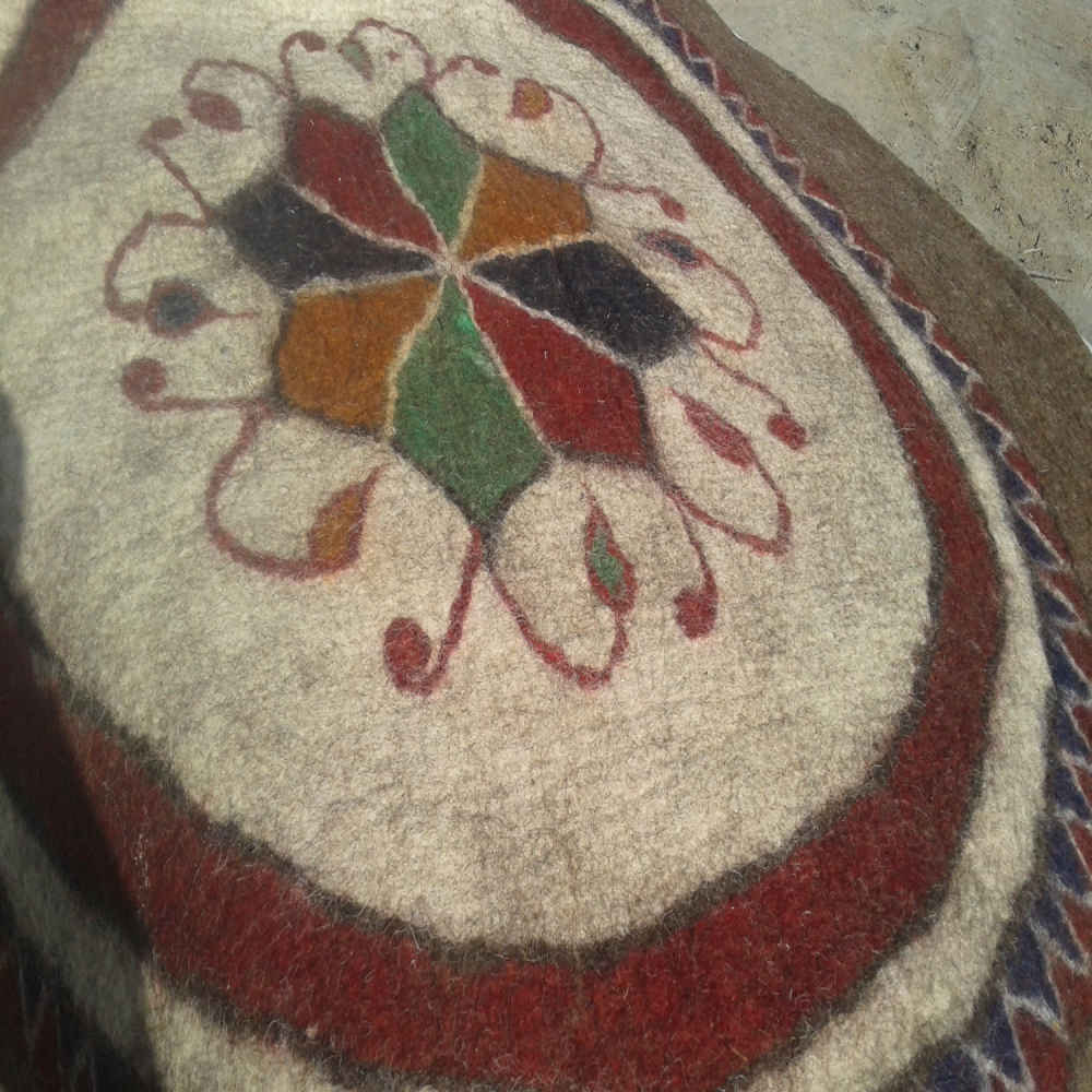 Tapis en feutre de laine persan 100% naturel et fait main Reyhan