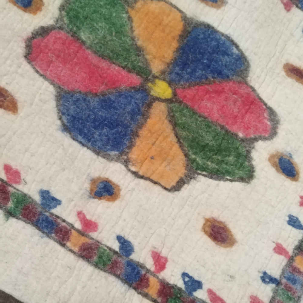 Tapis en feutre de laine persan 100% naturel et fait main Riha