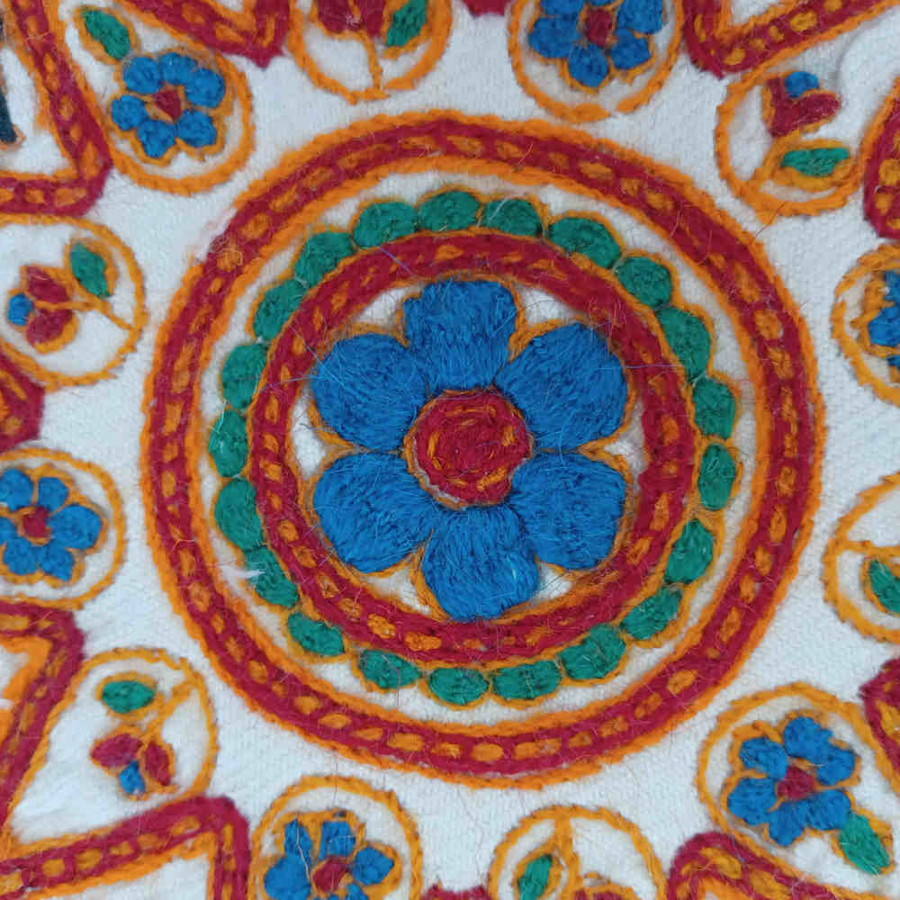 Nappe ronde brodée à la main Modèle Alaleh