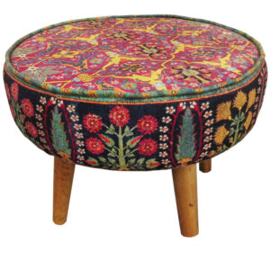 Pouf persan rouge traditionnel avec pieds en bois et tissu en velours Raya