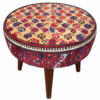 Pouf persan rouge traditionnel avec pieds en bois et tissu en velours