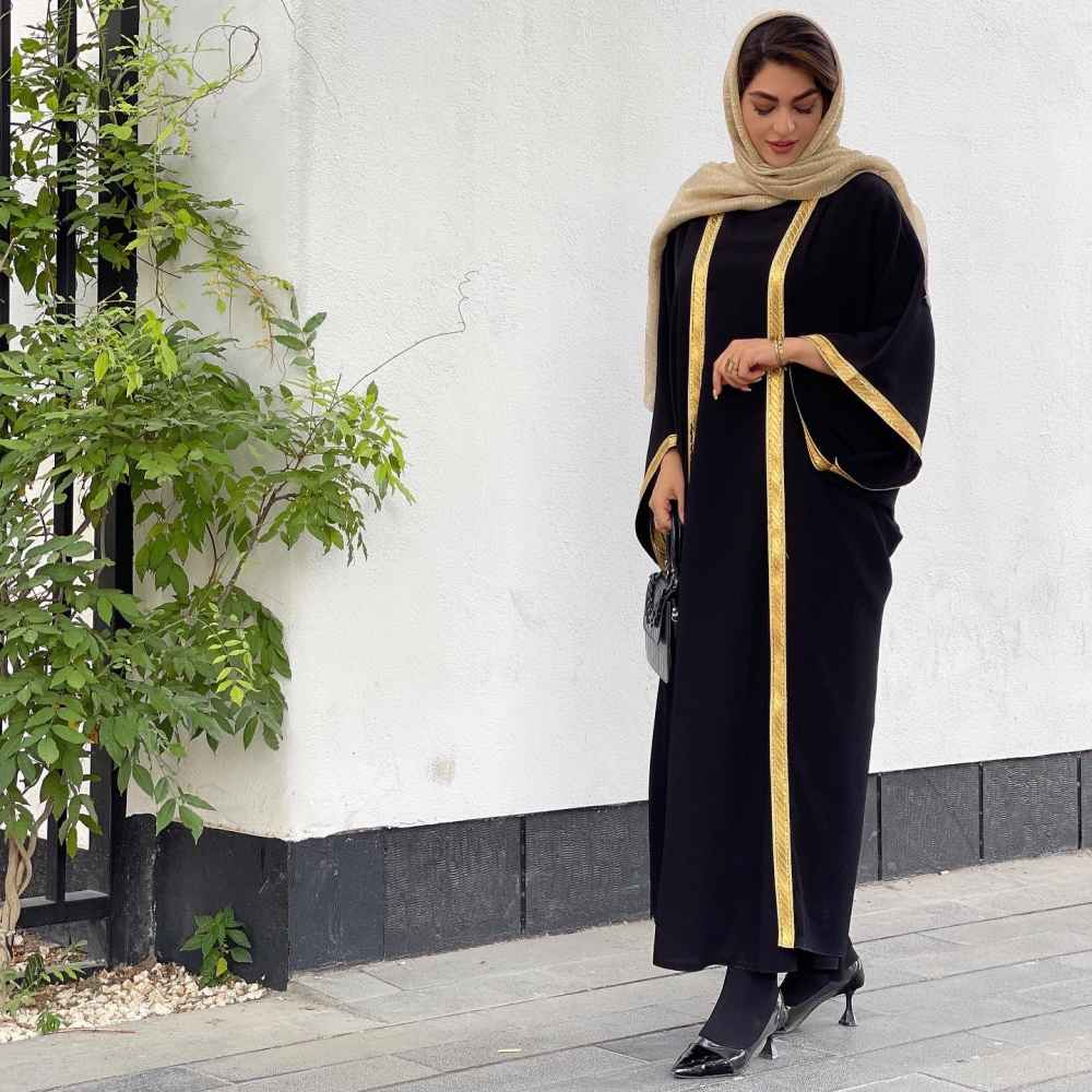 Abaya Traditionnelle pour Femmes avec Manches Aériennes et Tissu Doux