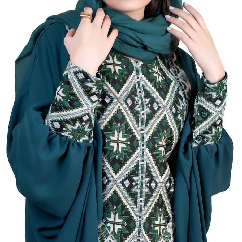 Abaya Papillon Élégante pour Femmes – Inspirée de la Perse avec Style Ouvert à l’Avant