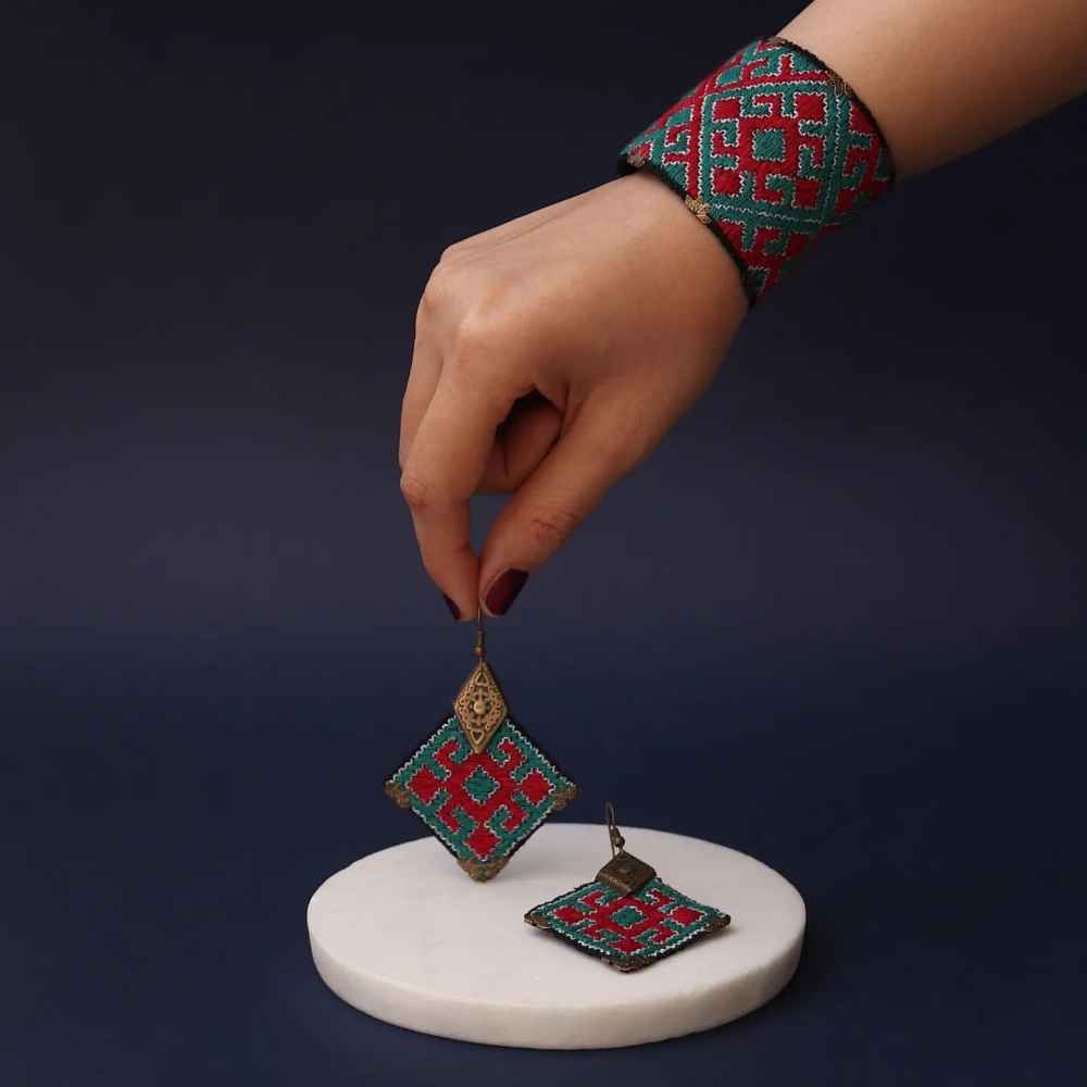 Persisches besticktes Set aus Ohrringen & Armband Modell Arezoo