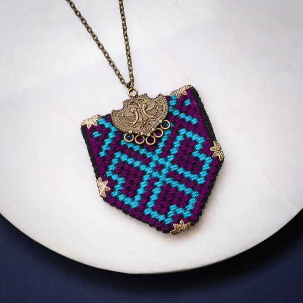 Persisches besticktes Set aus Halskette, Armband & Ohrringen Haleh